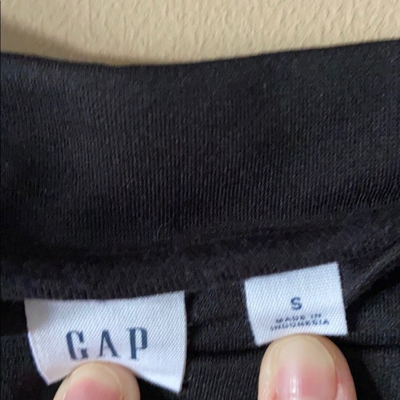 Black GAP flare above knee skirt size small - Picture 2 of 8